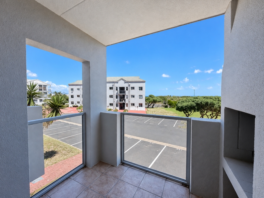 1 Bedroom Property for Sale in Bloubergstrand Western Cape